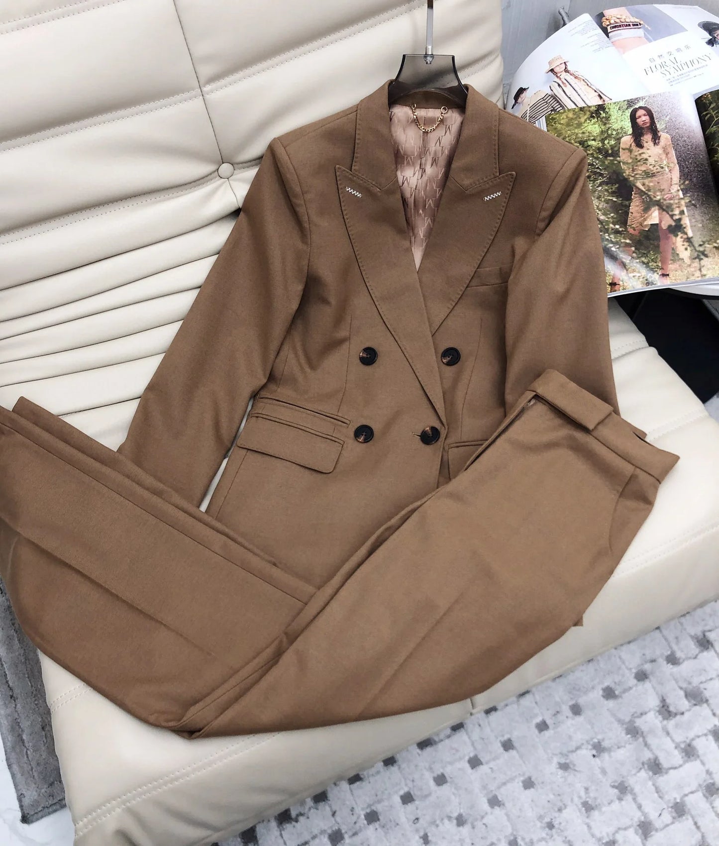 Costume pantalon en laine classique élégant