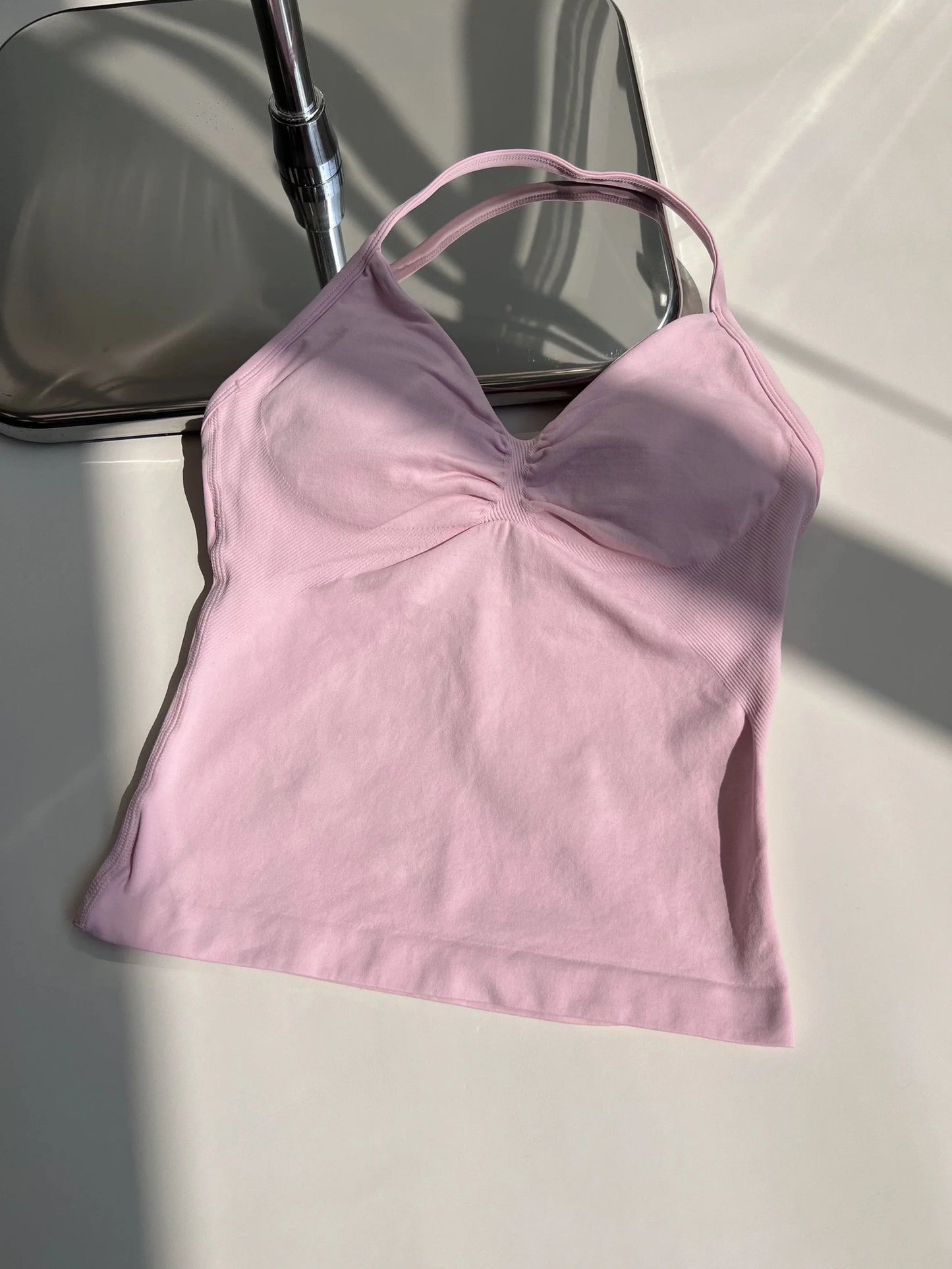 Haut de sport à bretelles palangre, dos nu, Logo personnalisé, vêtements de sport pour femmes, soutien-gorge intégré froissé avec bonnets amovibles, débardeurs de Yoga
