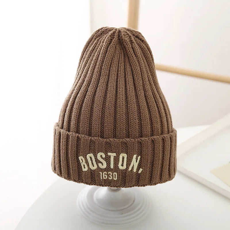 Chapeau en laine avec cache-oreilles brodé pour bébé, bonnet pour tout-petit, protection des oreilles pour enfants, lettre, document solide, chaud, hiver