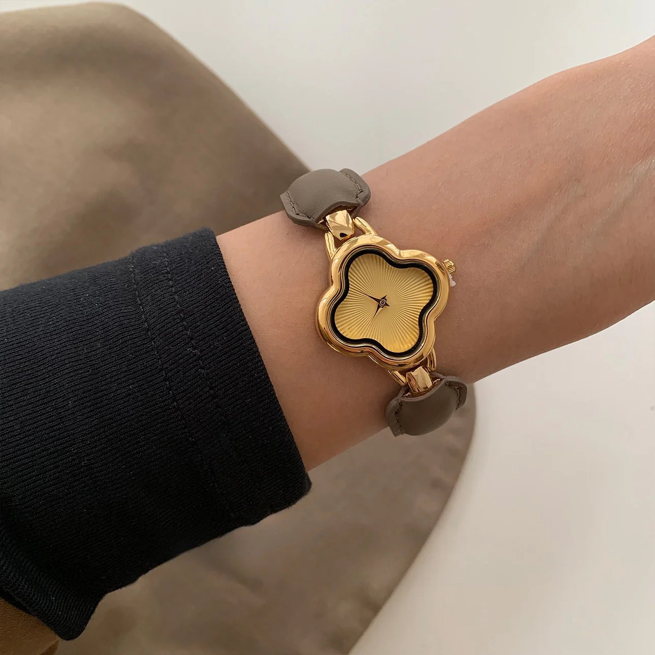 montre pour femme vintage avec trèfle à quatre feuilles bracelet design en cuir rétro montre à quartz