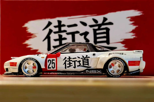 1:64, limité au North Exhibition Center NSX Blanc et Rouge No. 181, un modèle de jouet de voiture miniature statique moulé sous pression en alliage.