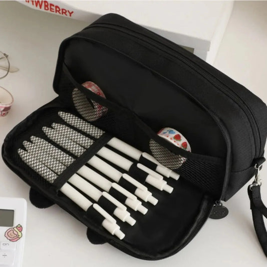 Trousse à crayons brodée chat noir