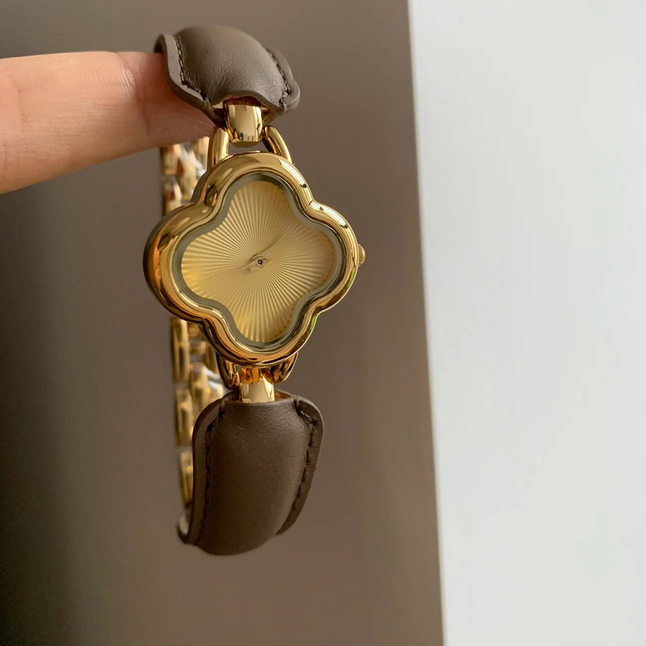 montre pour femme vintage avec trèfle à quatre feuilles bracelet design en cuir rétro montre à quartz