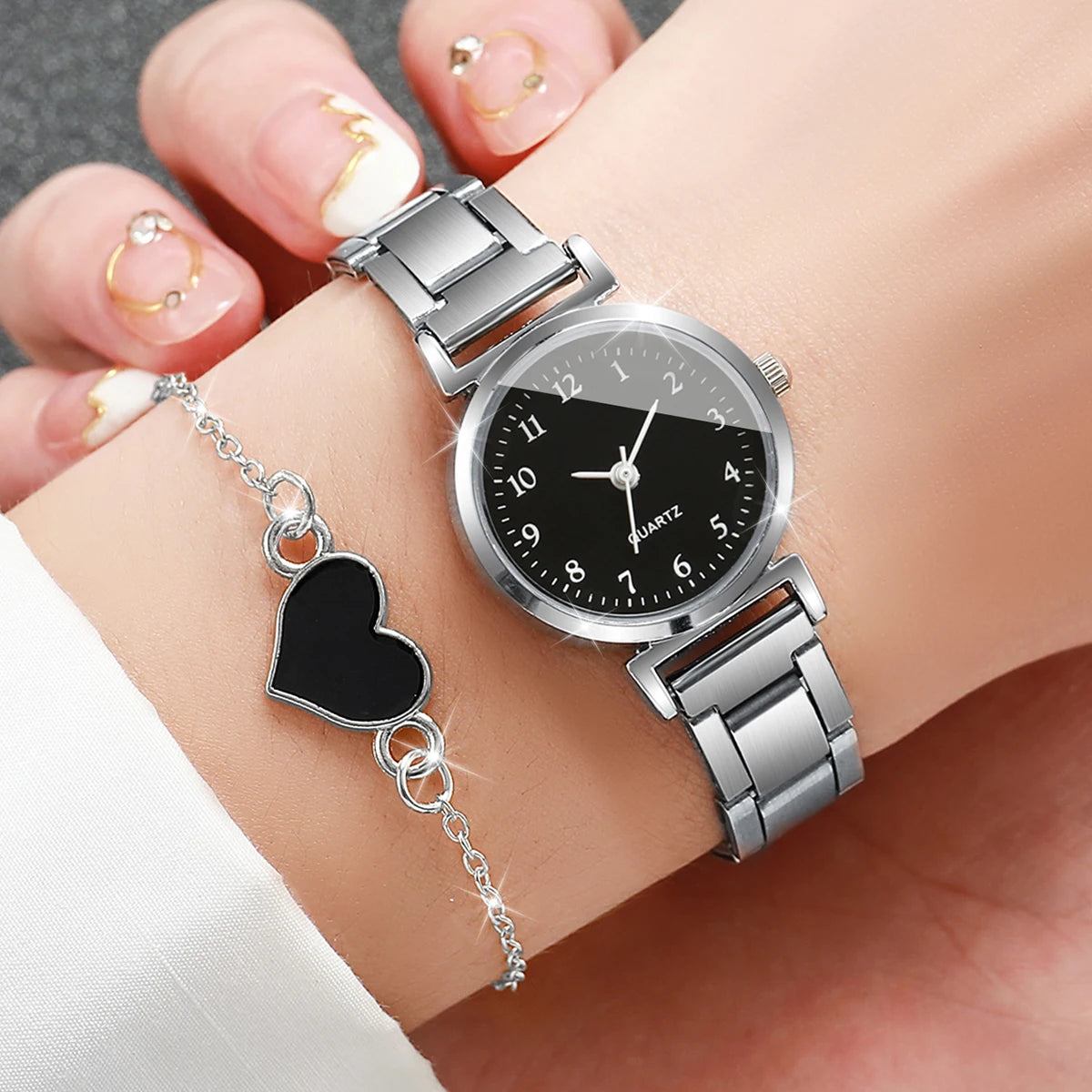 Montre à quartz compacte avec bracelet en forme de cœur pour femme, cadran rond, mode, ensemble de 4 pièces