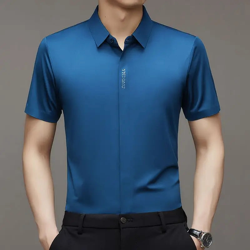 Chemise d'été intelligente et décontractée à manches courtes pour hommes, couleur unie, col carré, boutons brodés, lettre haut de gamme, résistant aux rides