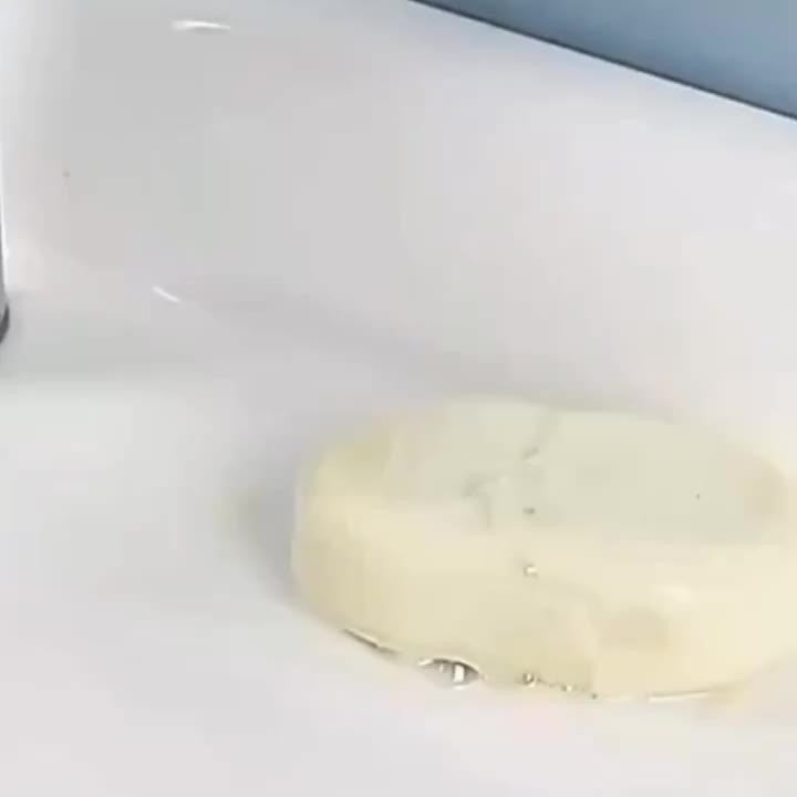 Leaf-Shaped Soap Dish with Drainage, Strong Suction, No Electricity Needed, Enhances Bathroom Decor, Keeps Soap Dry - Green/Gray