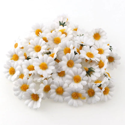 100 PC/lot 2.5 cm Mini marguerite fleur décorative fleurs artificielles en soie décoration de fête de mariage décor à la maison (sans tige) moins cher
