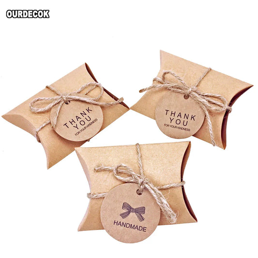 50 pcs/Lot mignon papier Kraft oreiller boîte à bonbons faveurs de mariage cadeau boîtes à bonbons avec étiquettes maison fête anniversaire approvisionnement