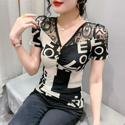 T-shirt évidé à manches courtes pour femmes, col en V boutonné, patchwork de dentelle sexy, t-shirts d'été, vêtements chics, nouveau design