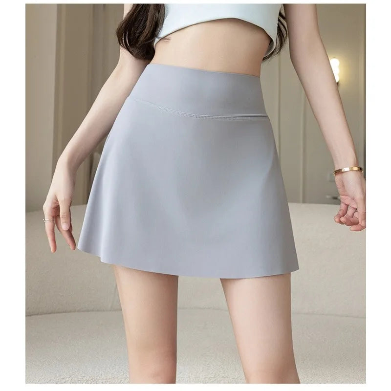 Jupe courte en soie glacée pour femmes, Style d'été, entrejambe, taille haute, jupe de sport de Yoga, fille épicée, Style doux et Cool, jupe plissée