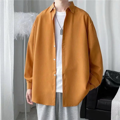 Chemise décontractée de style Hong Kong pour hommes, haut minimaliste, col rabattable, document solide, léger, printemps, été, 2024