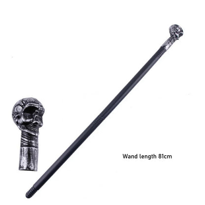 Cosplay d'Halloween : un costume de spectacle sur scène médiéval avec un coupe-vent fendu, un chapeau et un sceptre pour un banquet de palais