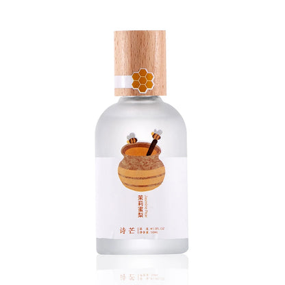 Floral spray perfume for women with pheromones that inspire romance. A light, long-lasting fragrance, ideal for Valentine's Day