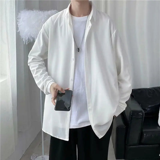 Chemise décontractée de style Hong Kong pour hommes, haut minimaliste, col rabattable, document solide, léger, printemps, été, 2024
