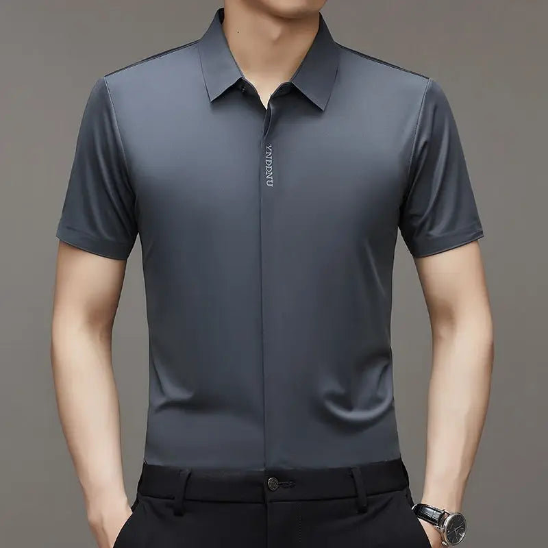 Chemise d'été intelligente et décontractée à manches courtes pour hommes, couleur unie, col carré, boutons brodés, lettre haut de gamme, résistant aux rides