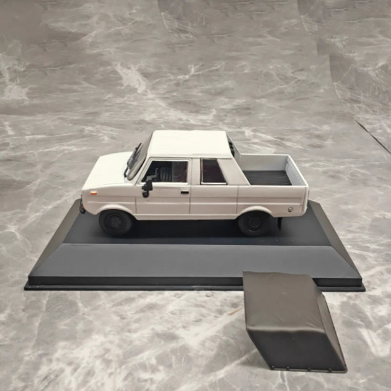 Moulé sous pression 1/43 échelle européenne TARPAN 237 pick-up alliage émulation voiture délicatesse modèle statique jouet cadeau affichage