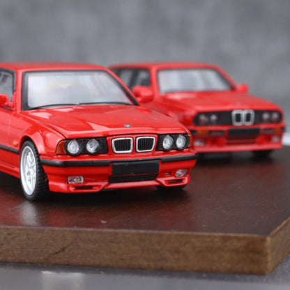 1:64, HEC exhibition limited edition M3 E30 M5 E34 dual-car set, alloy die-cast static miniature simulation car toy model.