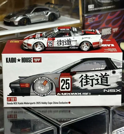 1:64, limité au North Exhibition Center NSX Blanc et Rouge No. 181, un modèle de jouet de voiture miniature statique moulé sous pression en alliage.