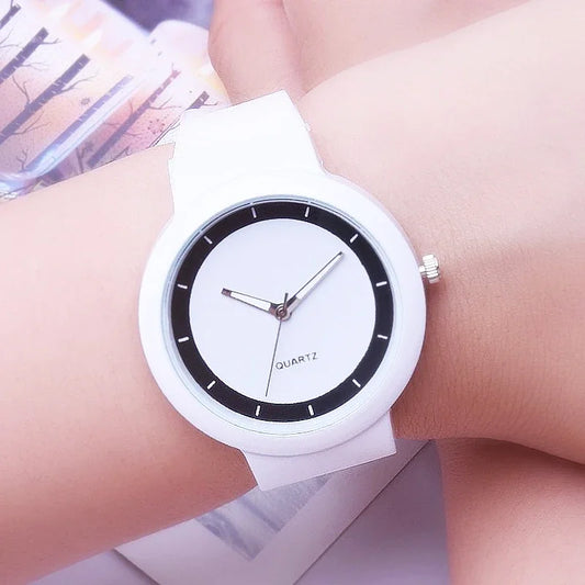 Montre-bracelet à quartz analogique pour femme, montres blanches, bracelet en silicone,