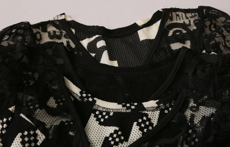 T-shirt évidé à manches courtes pour femmes, col en V boutonné, patchwork de dentelle sexy, t-shirts d'été, vêtements chics, nouveau design