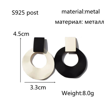 Boucles d'oreilles rondes creuses asymétriques pour femmes, noir, blanc,