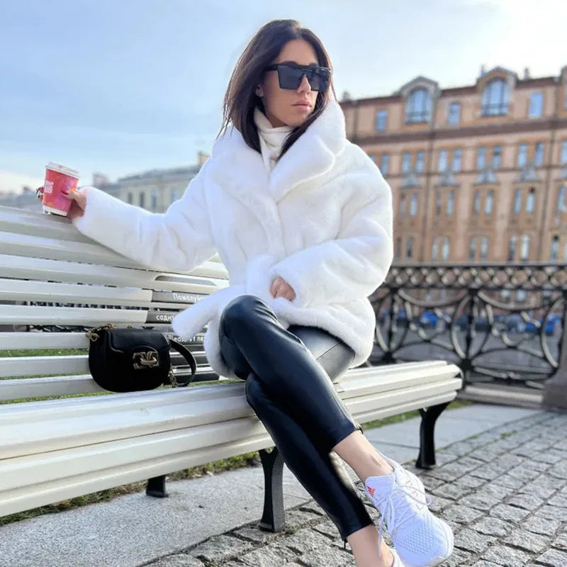 Veste en fourrure de lapin pour femme, manteau à col à revers, ceinture thermique épaissie, nouveau document solide, 2024