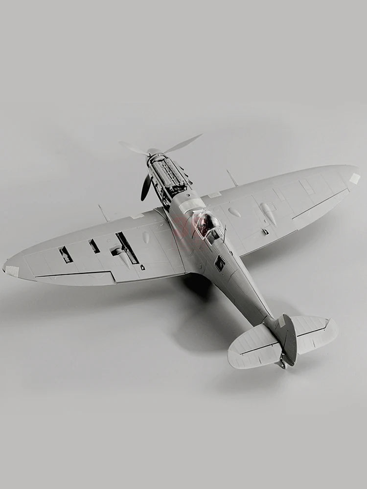Kit de modèle d'avion d'assemblage de frontière BF-004 1/35 Spitfire Fighter avec structure interne détaillée