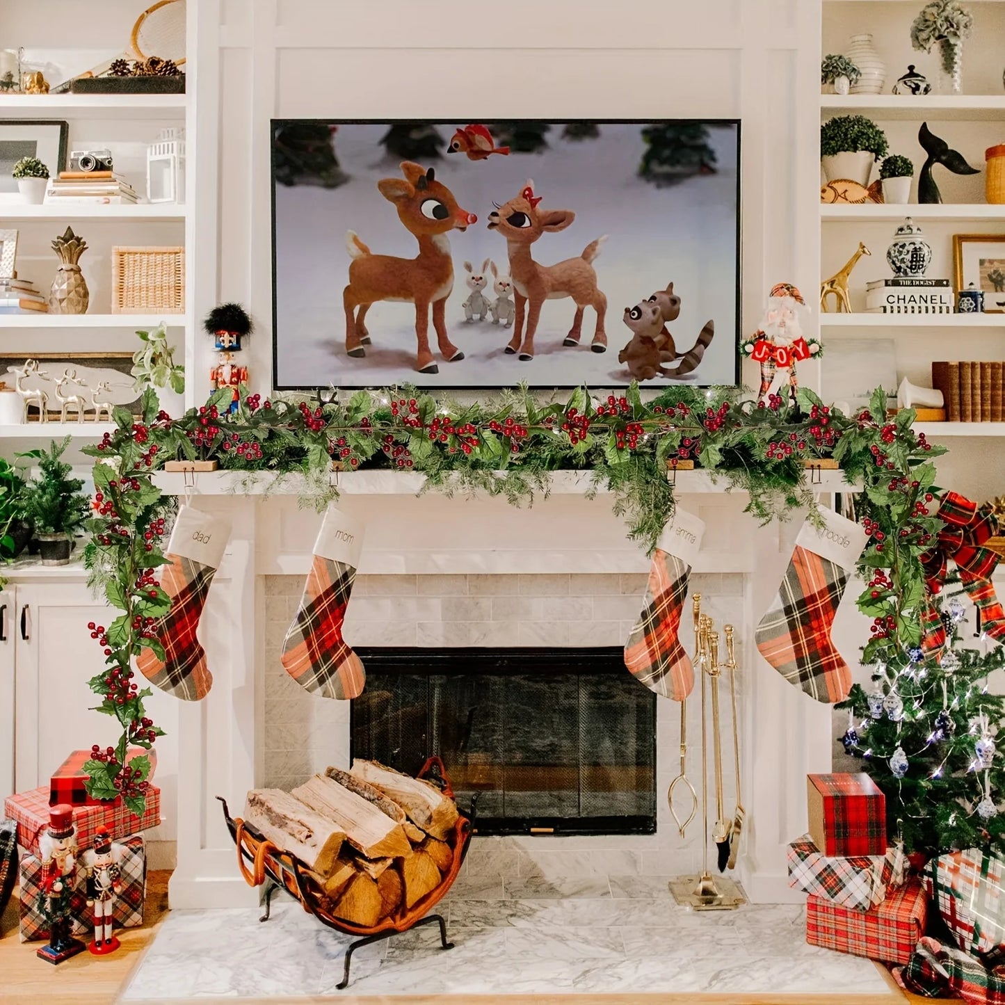 Guirlande de noël avec baies rouges, fleurs artificielles, plante, porte, Table, décor de noël, rotin suspendu pour escaliers, garde-corps, cheminée