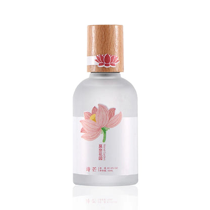Floral spray perfume for women with pheromones that inspire romance. A light, long-lasting fragrance, ideal for Valentine's Day