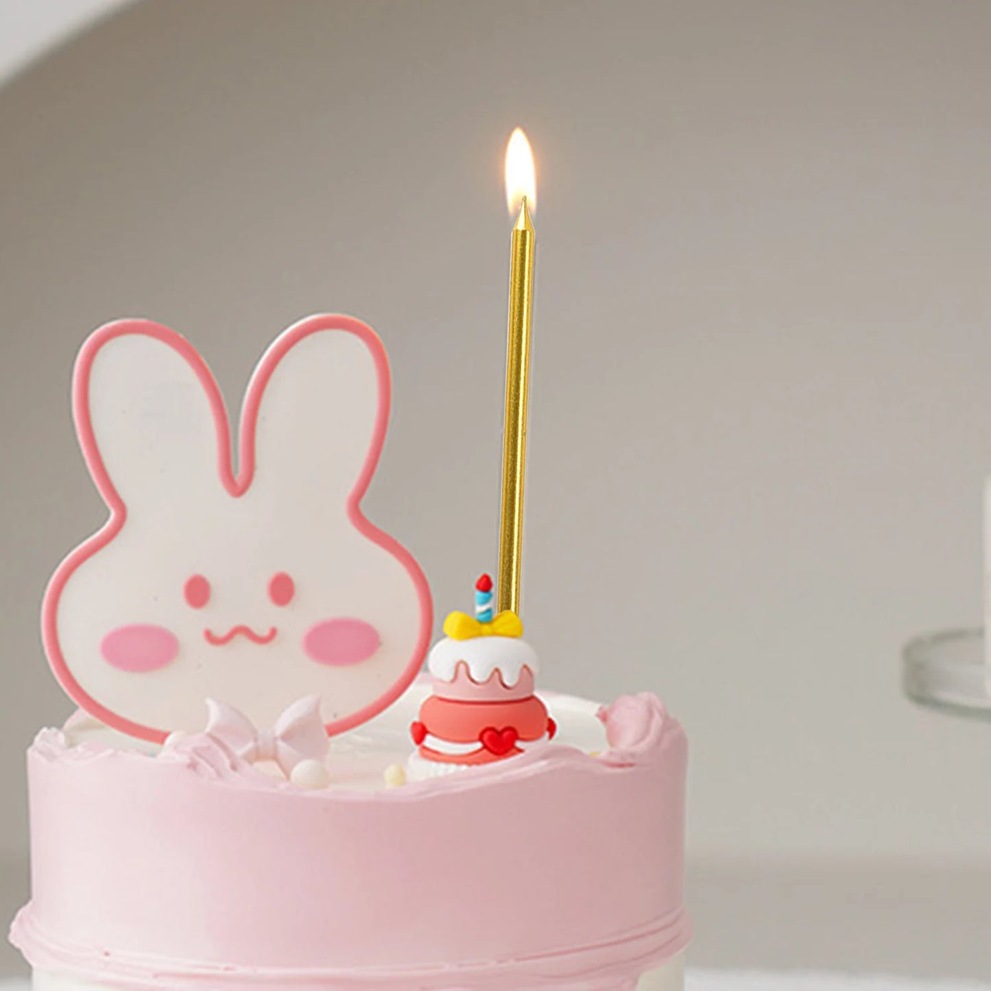 Bougie de joyeux anniversaire style crayon créatif