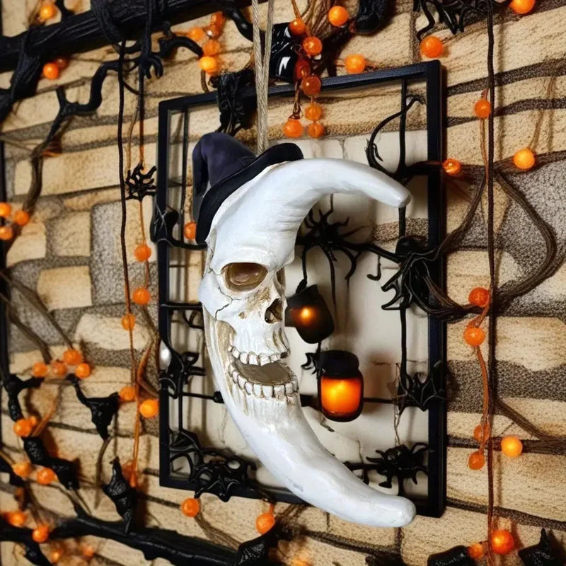 Crâne d'Halloween avec chapeau de sorcière et lune, figurines de collection suspendues en résine, art mural mignon et effrayant pour les fêtes d'horreur/maison hantée