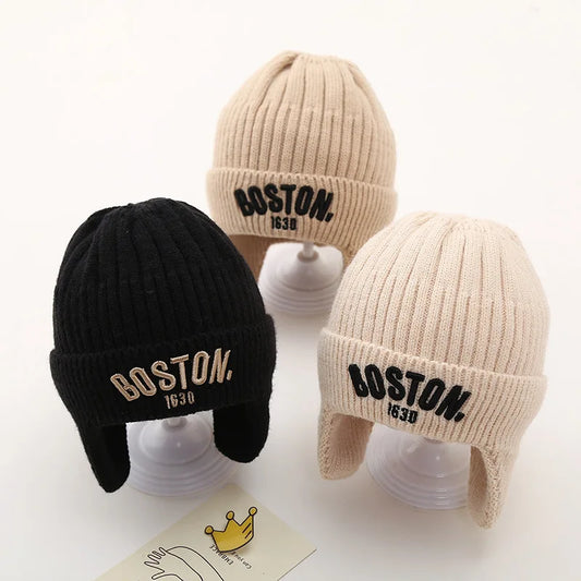 Chapeau en laine avec cache-oreilles brodé pour bébé, bonnet pour tout-petit, protection des oreilles pour enfants, lettre, document solide, chaud, hiver