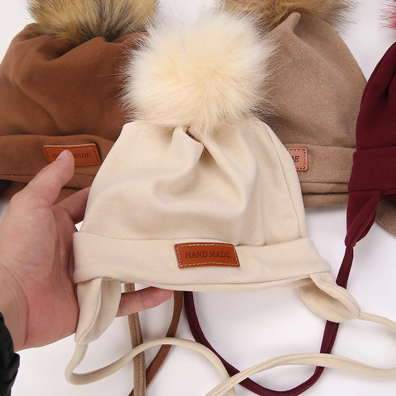 Couleur unie pompon infantile fille garçon chapeau Imitation cachemire bébé oreille Protection casquette automne hiver chaud enfant en bas âge enfants laçage Beanie
