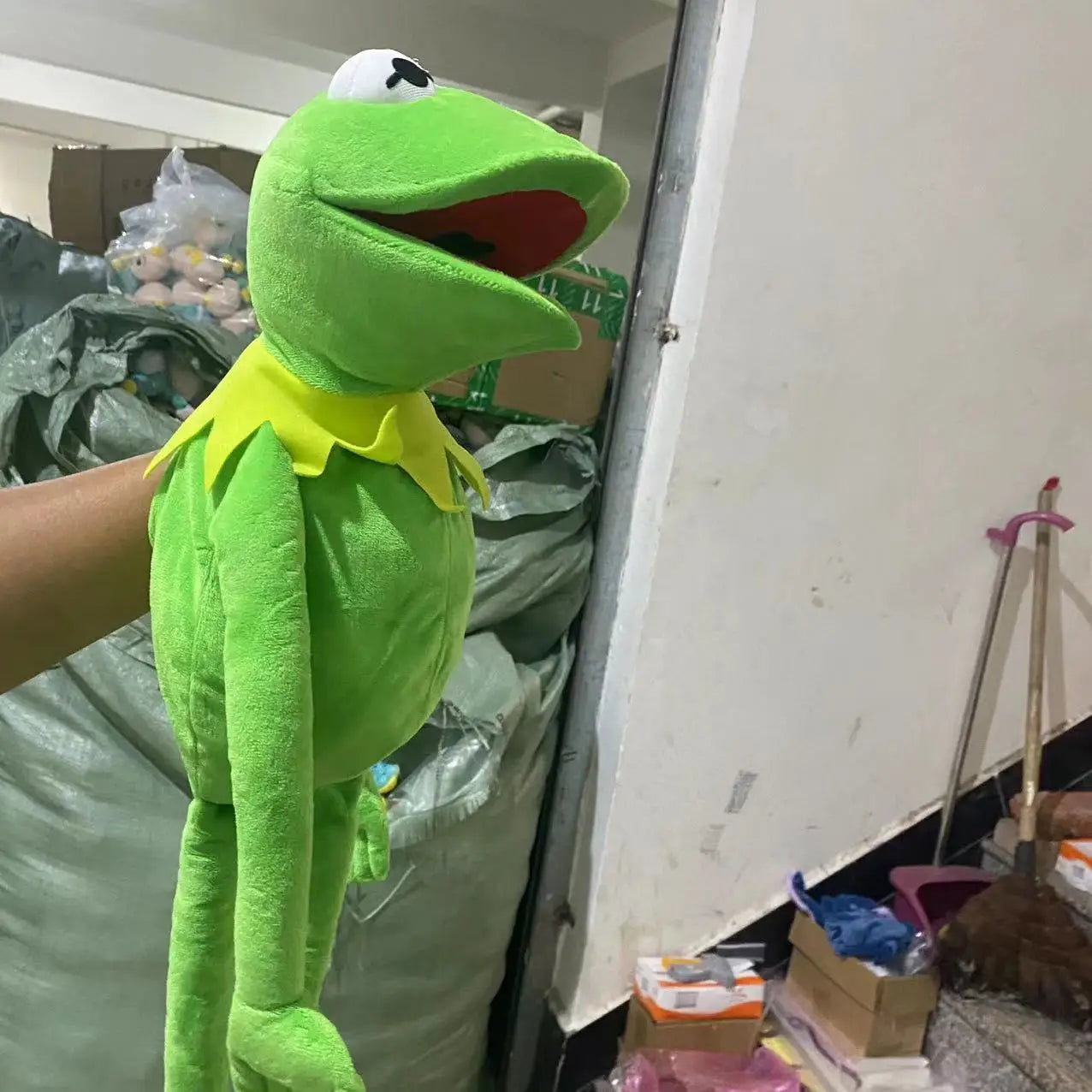Kermit la grenouille drôle en peluche poupée marionnette à main cartable grenouille Animal en peluche grande poupée Ventriloquist Performance accessoires pour bébé