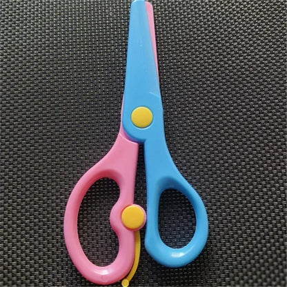 Nouveau 1 pièces 135mm Mini sécurité tête ronde ciseaux en plastique étudiant enfants papier coupe Minions fournitures pour la maternelle école